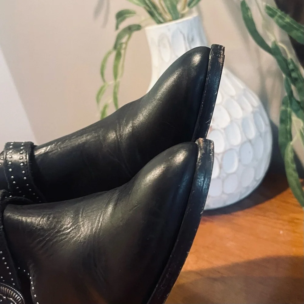 FRYE Ray Western Deco Shootie Double Buckle Black Leather Ankle Boot Silver